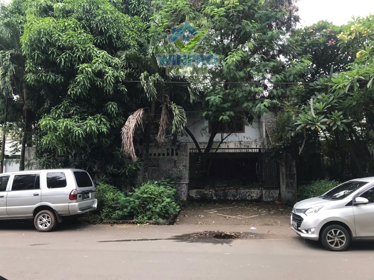 Rumah Simprug Golf Kebayoran Baru