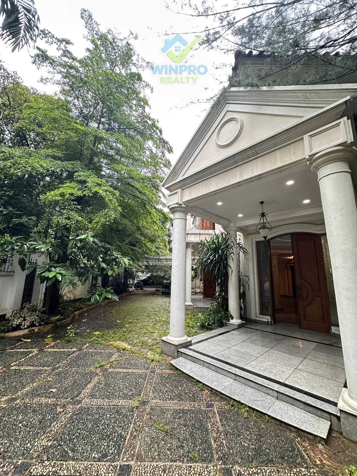 Rumah Modern Klasik Jalan Wijaya